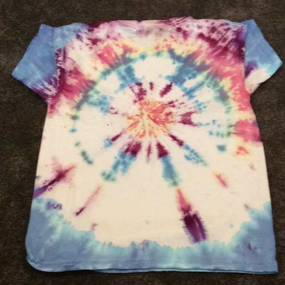 A tie dyed t shirt - Picture 2 of 2